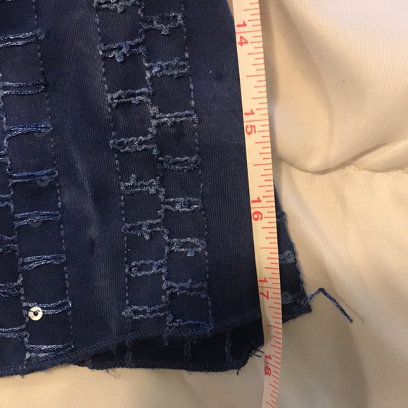 V neck top with sequins - Picture 4 of 6